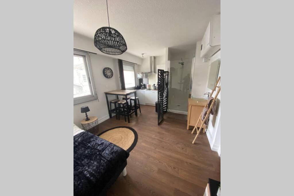 Le 13 Du Temple - Plein Coeur Centre Ville, Residence Privee, 5Mn Gare Sncf, Wifi Et Netflix Ньор Экстерьер фото